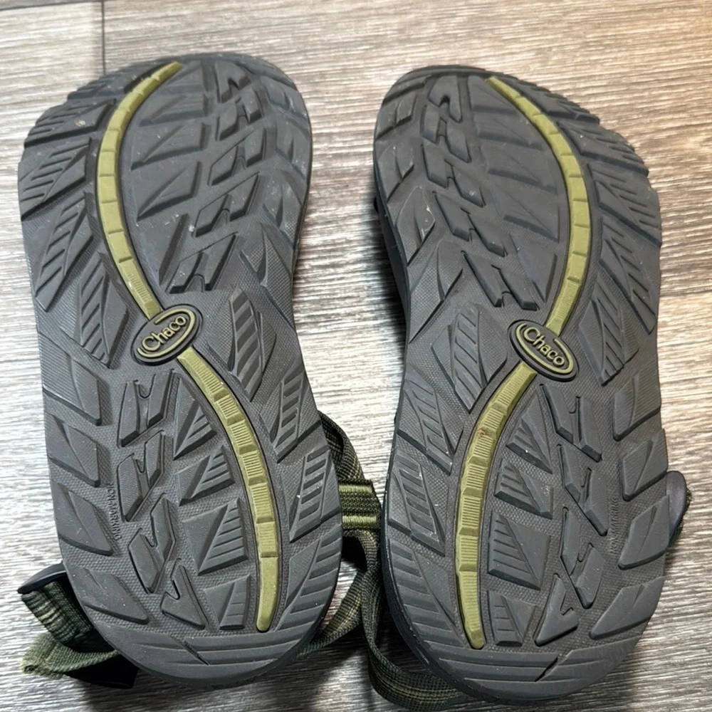 Chaco Green and Black Strappy Sandals men’s size 12 (b231)